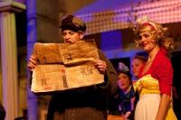 Die berugte Blydensfontein rekord, met Charlie die straatmusikant (Xander Steyn) en Jane, die kelnerin (Vasti van Zyl).Stasionêr